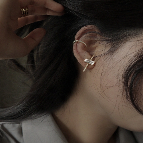 텐바이텐  귀에 딱붙는 귓볼 큐빅 이어커프형 귀걸이 이어링 2pcs