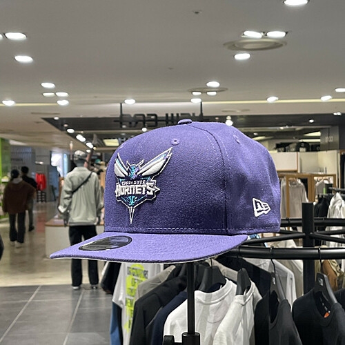 뉴에라 950  NBA 샬럿 호네츠 베이직 스냅백 퍼플 70353221