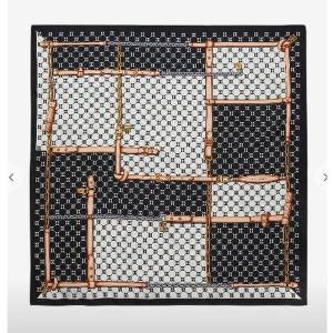 닥스 블랙 DD 체인패턴 실크 사각스카프 DCSC2F021BK