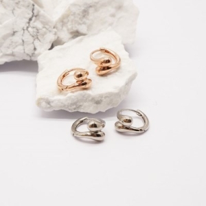 텐바이텐  아뮤엘 925 lver 물방울 꼬임 원터치 이어링 AMQE3879