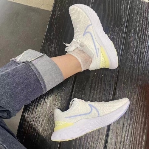 나이키 리액트 인피니티 런 플라이니트 3 (DD3024-100)