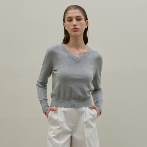 나인 T-6583 N시그니처 T024- 브이넥 자수 니트