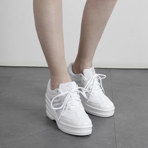 스카이 9cm 키높이 통굽 운동화 스탠딩신발