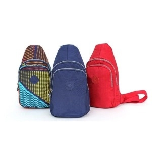 이스트팩 PV02  엄마 옆으로메는가방 할머니 슬링백 웨    W8405C6