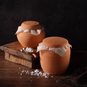 황토용기에 넣어 울금과 함께 구운소금 (황토용기) 700gx2개