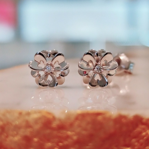 스타일러스  골든듀AMC 18K금 러브폴리아2 화이트골드 다이아몬드 플라워 귀걸이 ak7211900150 364