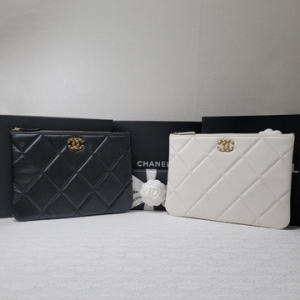 샤넬 19클러치 블랙 미듐 AP0951