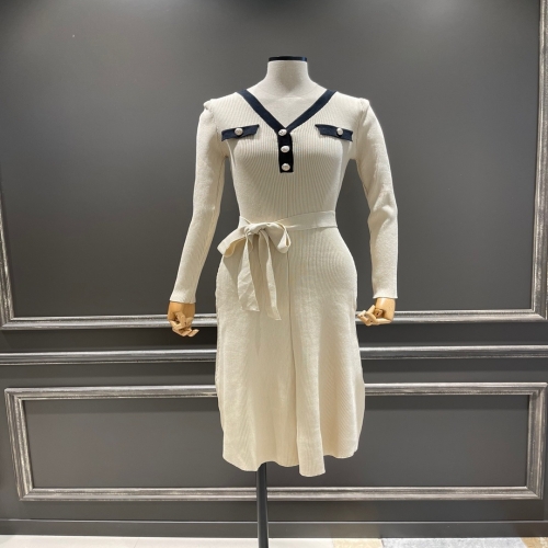 제시뉴욕 베이지 배색 브이넥 원피스BC25NLOY0500