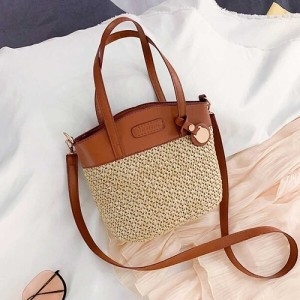 오너클랜 여름 호캉스룩 코디 라탄 손잡이 가방 크로스 토트백 W9D0A6C