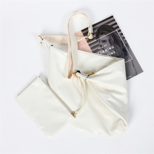 슈썸 부드러운 소재감 자연스런 쉐이프 호보백 CH-23001