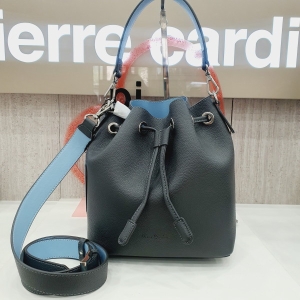 피에르가르뎅 여성스런 복주머니 일 가죽백 232314