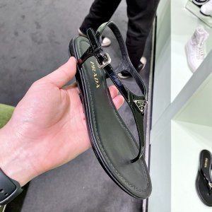 프라다 여성 삼각로고 샌들 블랙_1Y656I