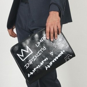 오너클랜 낙서 포인트 크러치백 일수가방 남자 손가방 맨즈백 W9DB3BB