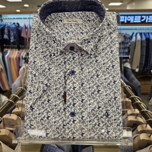 피에르가르뎅 캐주얼 동아쇼핑 일반핏 초 면100% 시원하고 고급진 나비 프린트 반팔 PJDS2726 화이트 110