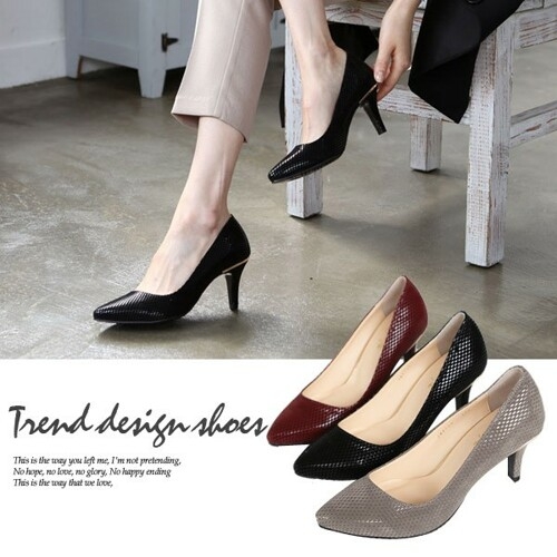 트리샤 파이톤패턴 금장포인트 슈즈 AM6704