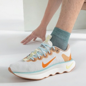 나이키 모티바 남성 워킹화 아이보리/오렌지/에메랄드 FN8887-181