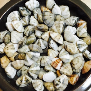 싱싱 피바지락 급속냉동한 껍질바지락 칼국수