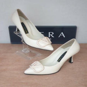 세라 VICTOR CHOI JAMES V 포인트 펌프스 W22P105