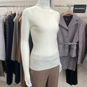 케이엘 KL 슬림핏 줄가라 반목니트 아이보리 kk23jdo100__중앙로역