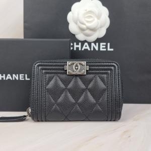 샤넬 보이 캐비어 지퍼 카드지갑 은장_A80602