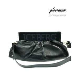 아이스버그 5국내기획품 크로스백 21I P2P17204 6907 9000 블랙 칼프레더 클러치 여자