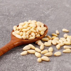 백송식품  고소하고 담백한 최상급 수입잣 200g 햇잣 깐잣