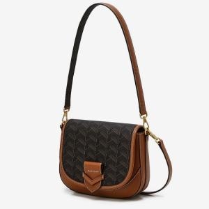 질스튜어트 뉴욕 로젤라칠링레더 브라운 패턴 플랩형 새들백 JABA4E461 W2