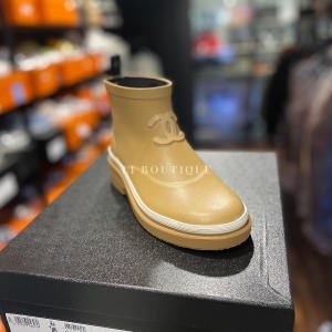 샤넬 CC 로고 숏 레인부츠 베이지 G45076