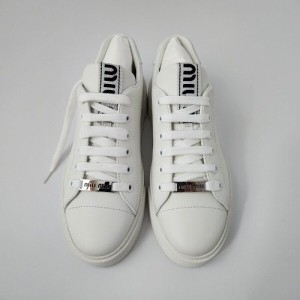 미우미우 명품 로고 로우탑 스니커즈 5E165D 5E165D