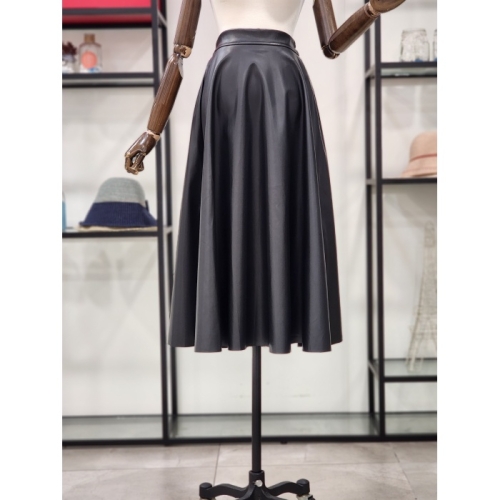 나인스텝 여성 가죽 플레어 스커트_N23NK3311