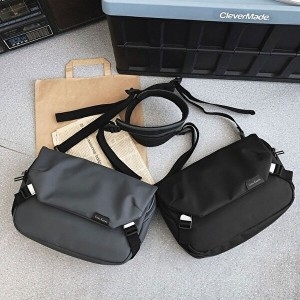 오너클랜 남여공용 데일리 버클 크로스백 캐주얼 대학생 가방 WC5FFE0