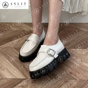 애슬릿 천연 소 가죽 통굽 버클 키높이 로퍼 33575545