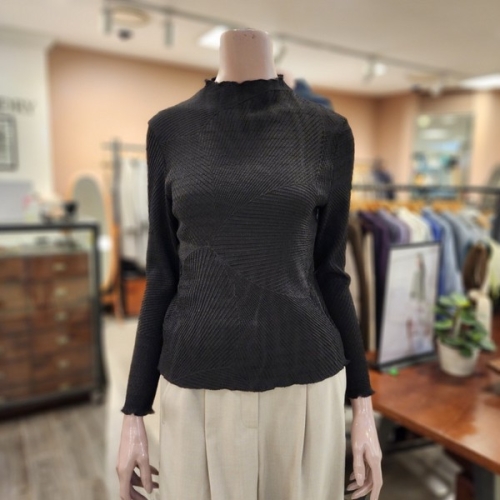 BCBG 여성 A플리츠 모크넥 블라우스 A4S1G471