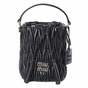 미우미우 명품명품 마틀라쎄 금장로고 나파래더 토트겸 숄더 버킷백 블랙5BE085 N88 F00