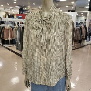 BCBG 봄24 카미유프린트 블라우스 B4A2B416