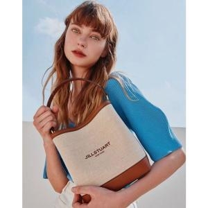 질스튜어트 뉴욕 뉴페이퍼 베이지 캔버스 버킷백 M JABA3E649