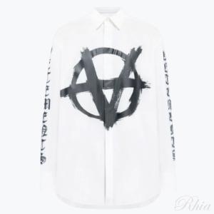 VETEMENTS 아나키 로고 셔츠 UE64SH190W