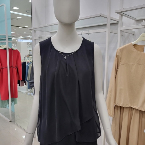 꼼빠니아 민소매 네클리스 디테일블라우스CAEU3-WXK900-450