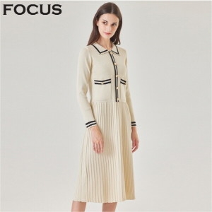 포커스 진주버튼플리츠니트롱원피스_VFI3F3OP3581