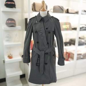 버버리 여성 엠버포드 트렌치코트 80735081 다크 그레이 폴리에스터 레인코트 아내선물