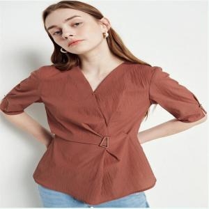 더아이잗 여성 브이넥 장식 블라우스_IM6M0BL87