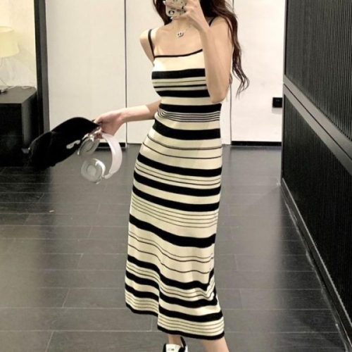 오노마 ONM 여성 배색 스트라이프 슬림핏 롱 니트 나시원피스 14392296
