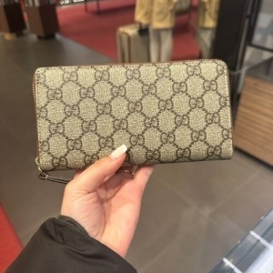 구찌 GG 슈프림 지퍼 여성 장지갑 779786