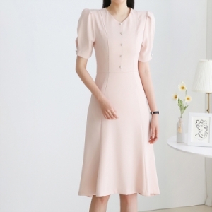 모리스커밍홈 진주 줄단추 브이넥 퍼프원피스_M2405OP085B