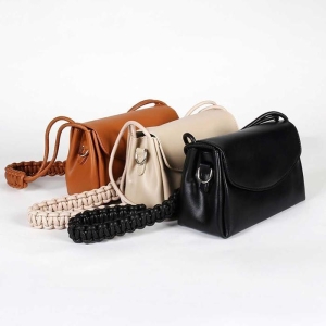 라일리 Rly 여자 대학생 캠퍼스 룩 소개팅 코디 숄더 백 가방 13235234