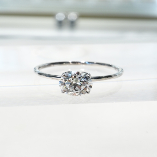 이랜드 로이드 1캐럿 다이아몬드 4프롱 18K 반지 LRD24010D