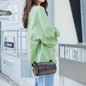 스터드 체인 미니 실린더 크로스백 WA606B1