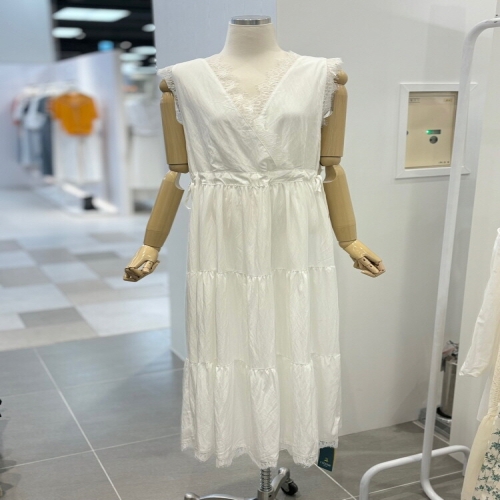 레코브 레이스브이넥캉캉원피스LC31D8OP554X