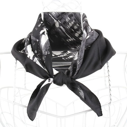 더로라 쁘띠 실크 스카프 블랙 시티 S6064