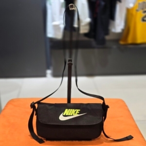 플레이키즈프로 나이키조던키즈 나이키크로스바디백 BK FREE A243EC415P SWJA